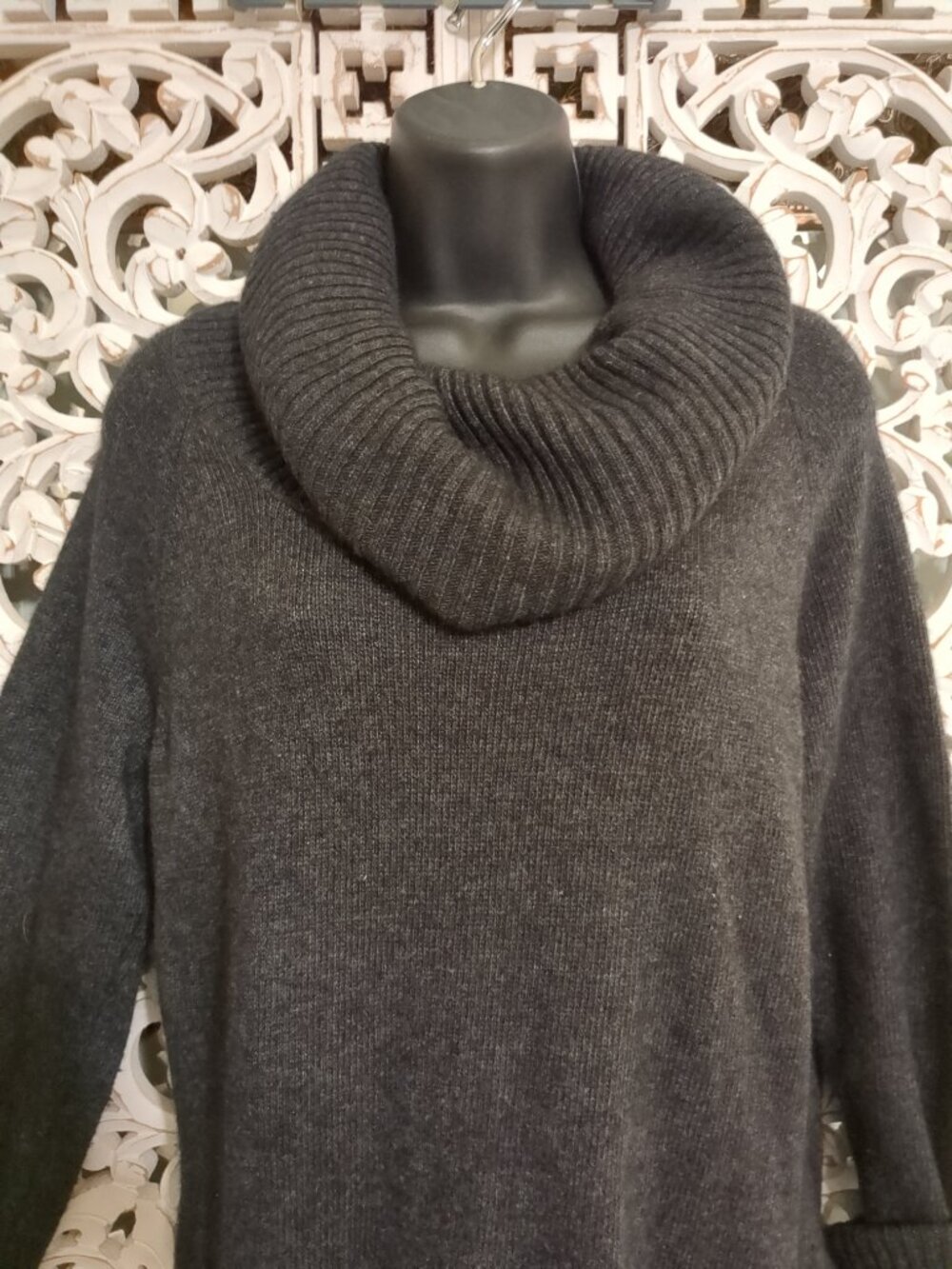 L โโ๐ฌ Long Sleeve Cowl Neck Grey Sweater - Picture 6 of 14